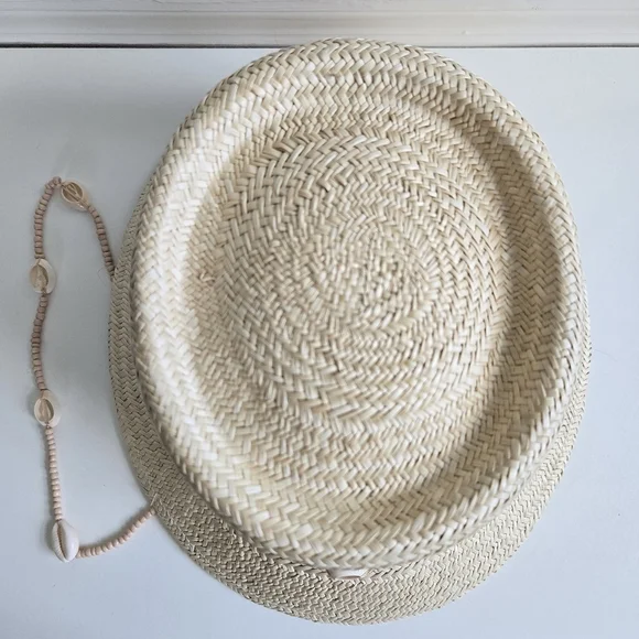 New Wyeth Seashell-Embellished Chin Strap Natural Straw Bucket Hat One Size NWT